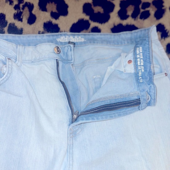 Light Skinned Jeans - Picture 4 of 6